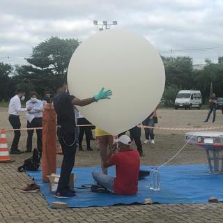 Preparando o balão atmosférico Colégio Infantil Sorocaba Curso Pré Vestibular Sorocaba Escola Periodo Integral Sorocaba